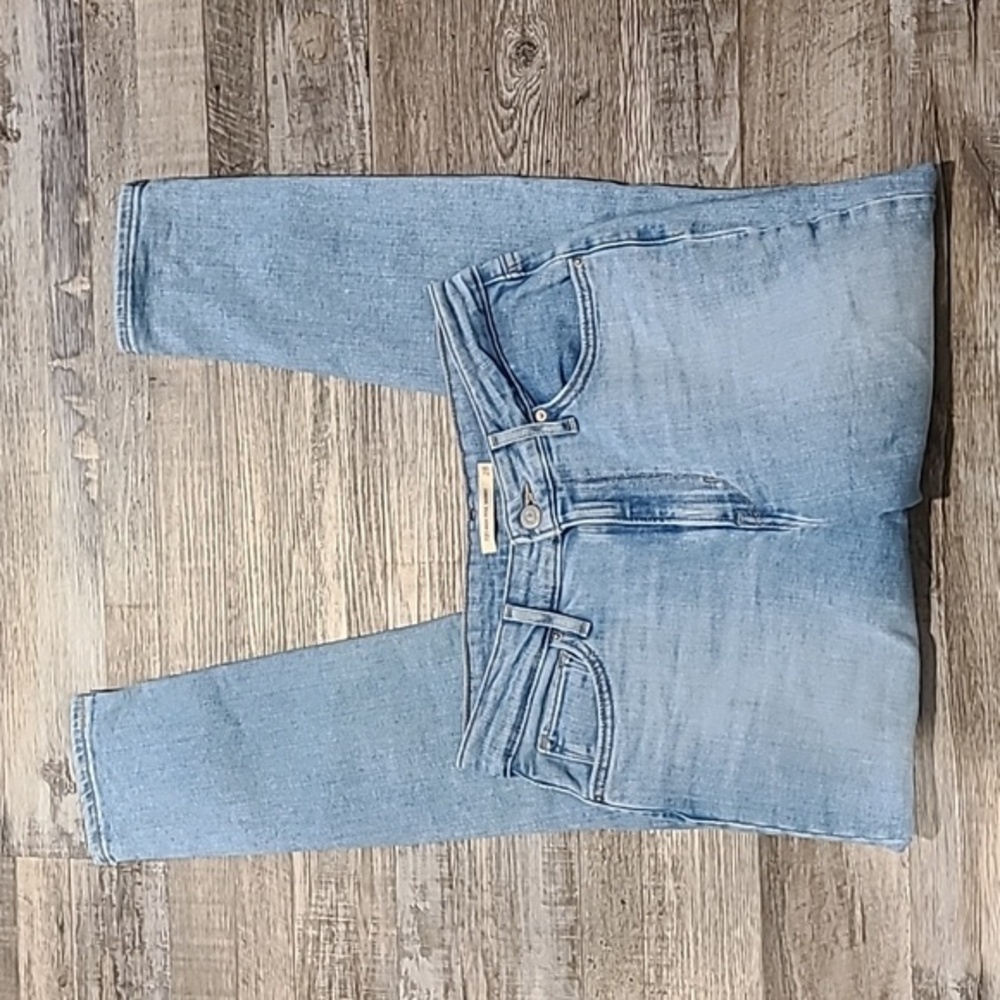 Levi's 721 High Rise Skinny Jeans‎ with distress | Size 28​